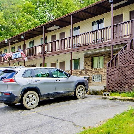 Oyo Hotel Chapmanville Inn, Wv - Hwy 119 Exterior photo