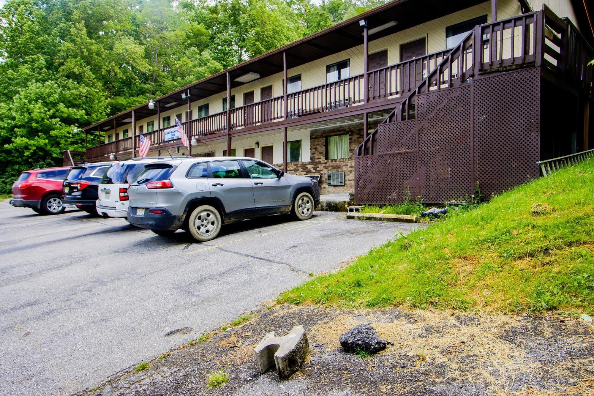 Oyo Hotel Chapmanville Inn, Wv - Hwy 119 Exterior photo